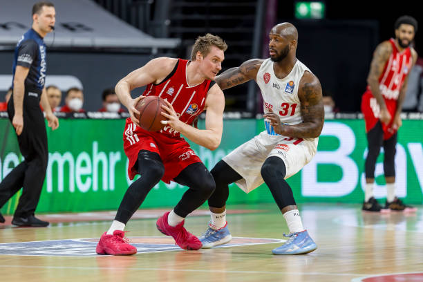 中场核心的 中场核心的